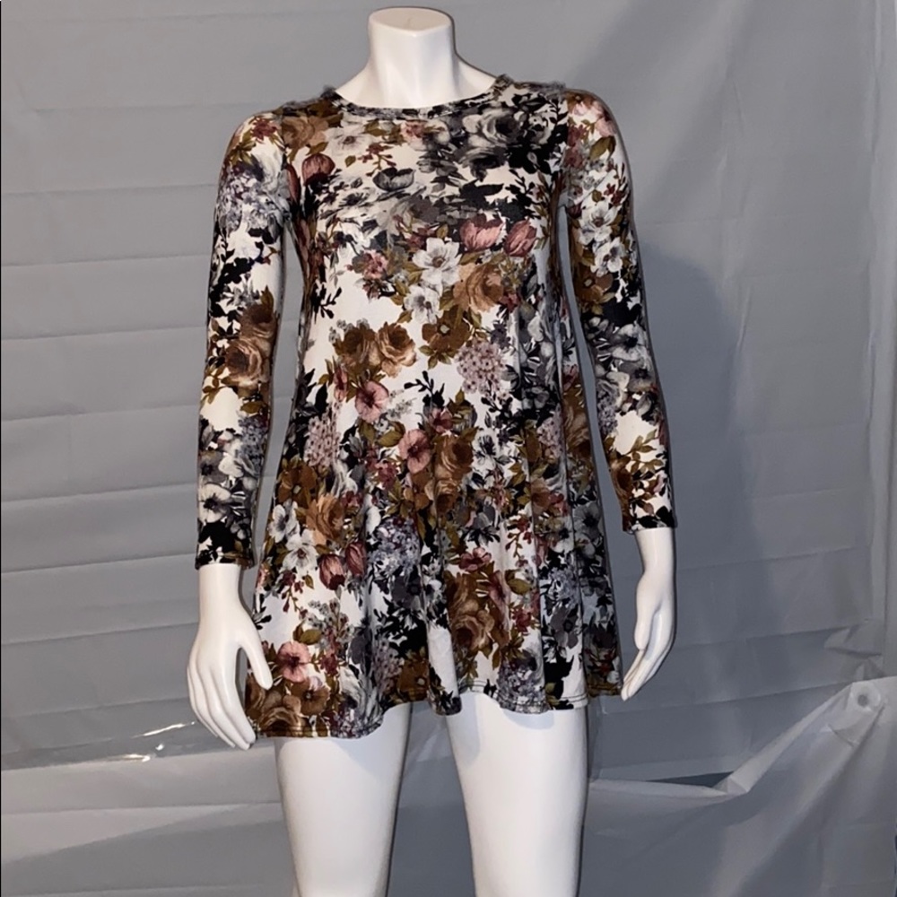 Floral long sleeve short dress